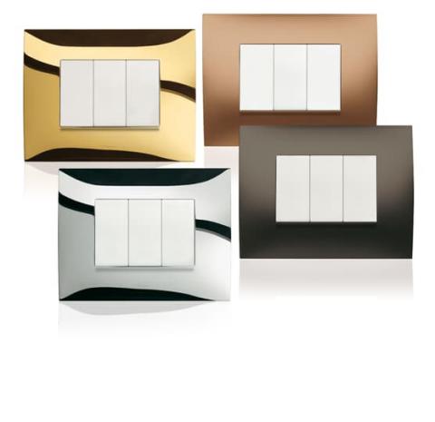 Immagine per IP55 frame for flush mounting, 3 modules, WHITE with Hinged Lid 3 gang White - Chiara da Sacchi elettroforniture